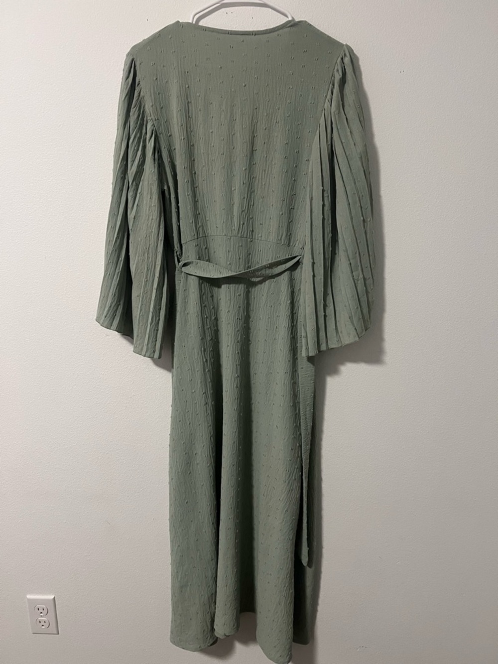 Sage Green V-Neck Midi Dress with Pleated Sleeves - Picture 2 of 2